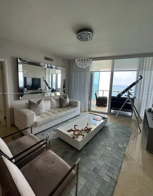 Building Photo - Breathtaking views from this fully furnish...