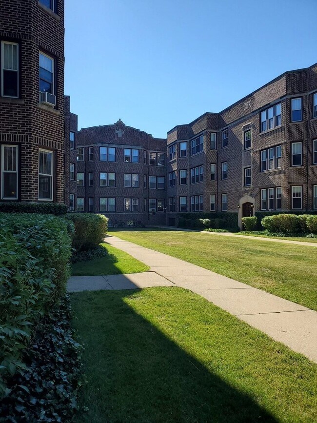 Primary Photo - 2112 Sherman Ave