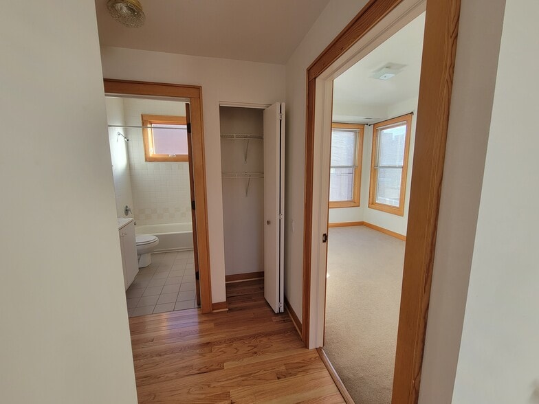 Linen closet - 2648 N Greenview Ave