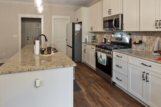 Building Photo - Millbrook Rental!