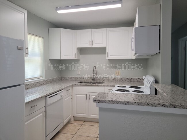 Building Photo - 7803 Mandarin Dr