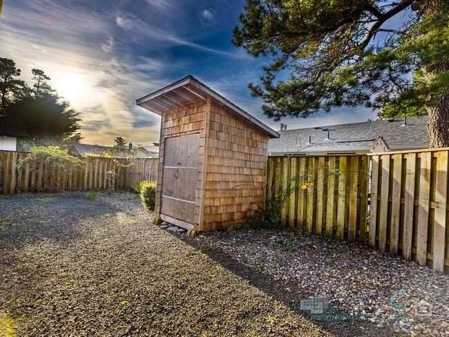 Building Photo - Charming 3-bedroom, 2-bath home in Seaside