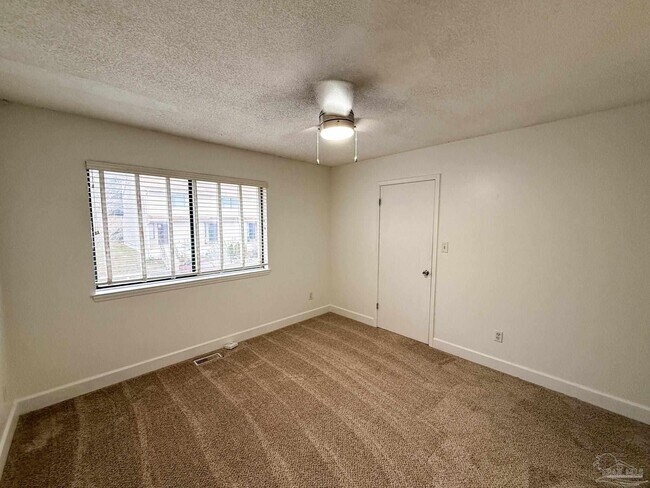 Building Photo - 4260 Brookside Dr