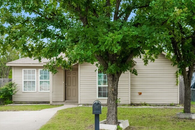 Building Photo - 513 N Wood St