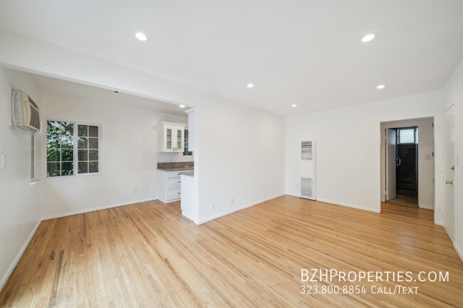 Primary Photo - 710 Westmount Dr