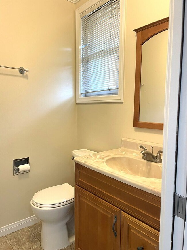 Building Photo - 437