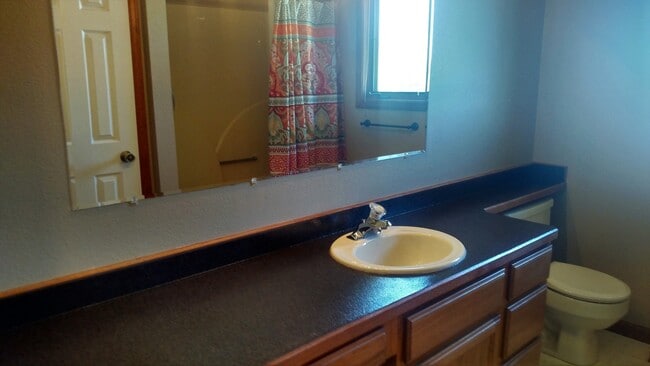 Building Photo - 3+ Bedroom 2.5 Bathroom 2 Car Garage Home ...