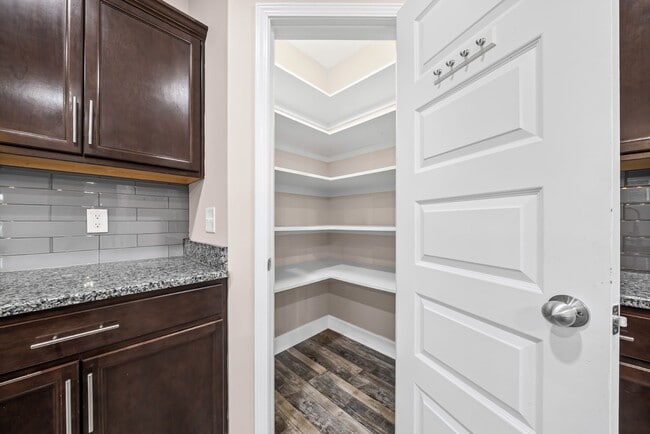 Building Photo - 1151 Eagle's View Dr