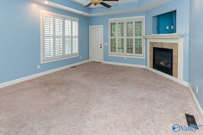 Building Photo - 305 Walden Glen Ct