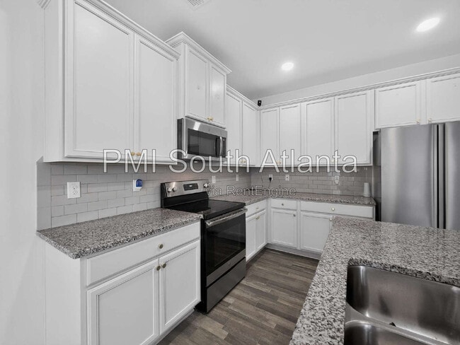 Building Photo - 4925 Lower Elm St