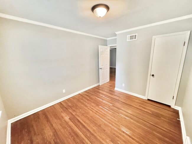 Building Photo - 4914 Childs Dr
