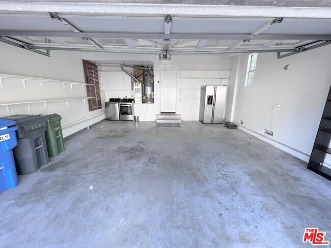 Building Photo - 6483 Zuma View Pl