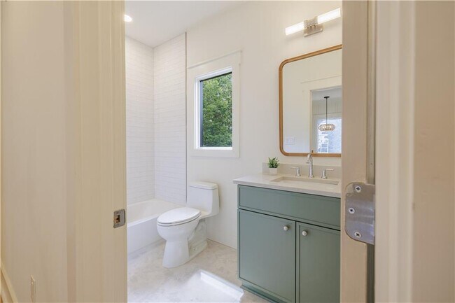 Building Photo - 205 Whitefoord Ave NE