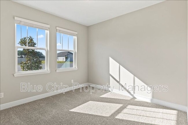 Building Photo - 1229 Pampus Dr