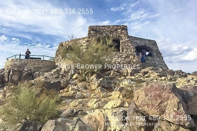 Building Photo - 4102 E Woodland Dr