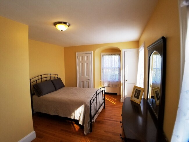 Building Photo - 27 Yasgur Rd