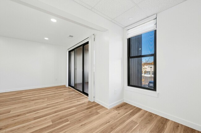 Building Photo - 54 Shrewsbury Green Dr