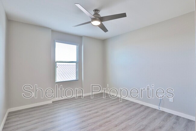 Building Photo - 18787 W Yucatan Dr