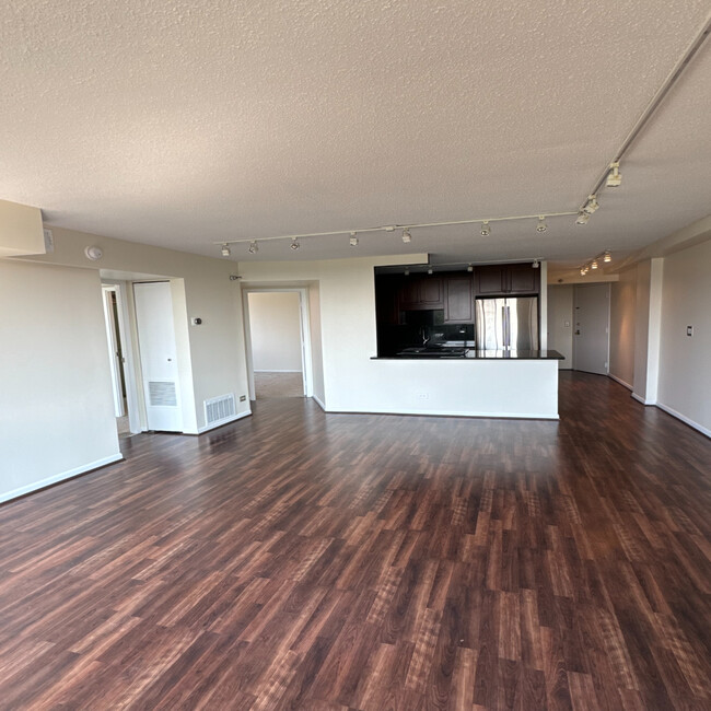 Building Photo - 1309 N Wells St