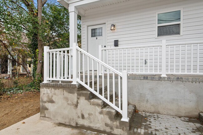 Building Photo - 1318 House St