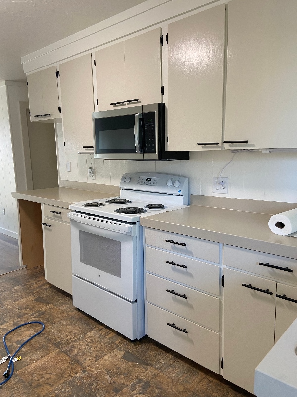 Building Photo - 414 E Sanson Ave