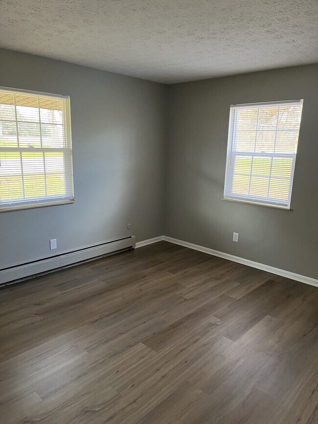 Building Photo - Green Acres - 4943-4959