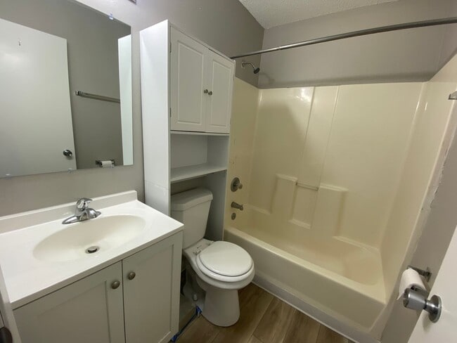 Building Photo - 3101 SE 17th St