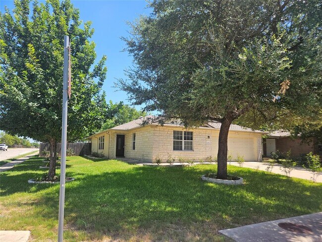 Building Photo - 230 Rinehardt St