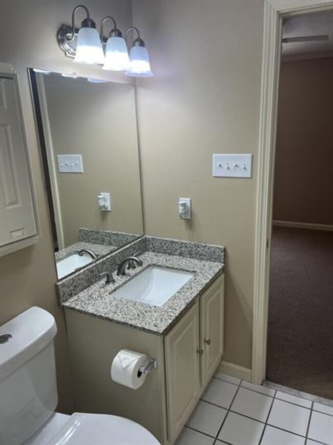 Building Photo - 4 Laura Dr