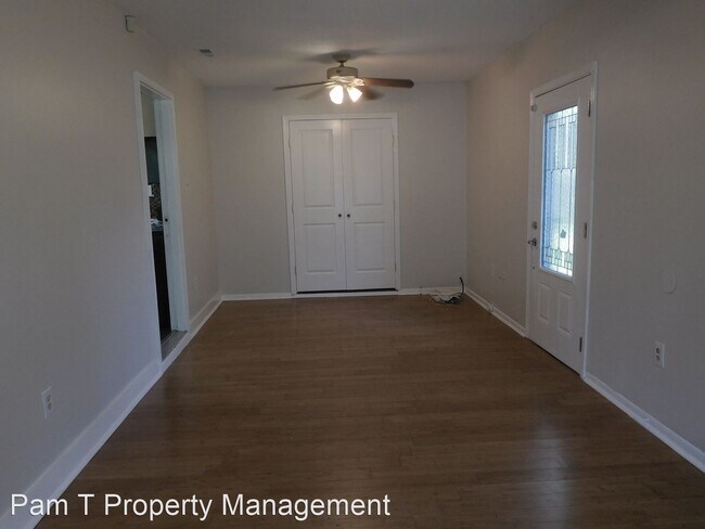 Building Photo - 3 br, 1.5 bath House - 204 Holiday Circle