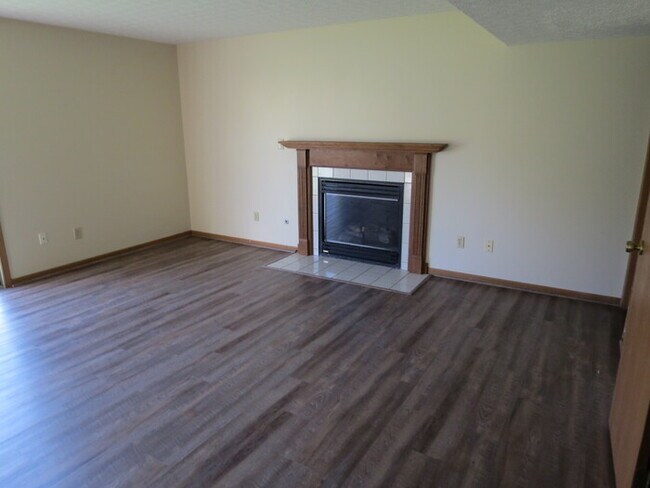 Building Photo - 1271 Caravel Dr