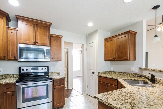 Building Photo - 7459 Aylesbury Ln