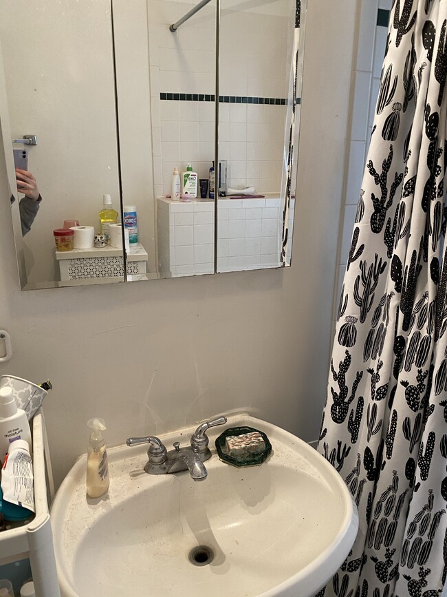 2 full baths - 1218 W Columbia Ave