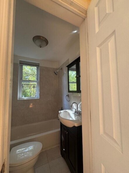 Building Photo - 169 Christopher Columbus Dr