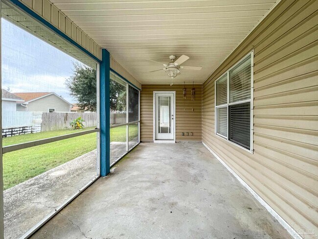 Building Photo - 512 Carson Dr