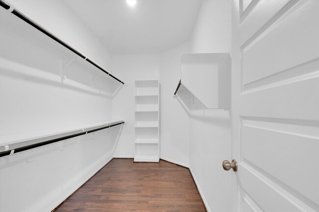 Building Photo - 2421 Bear Crk Dr