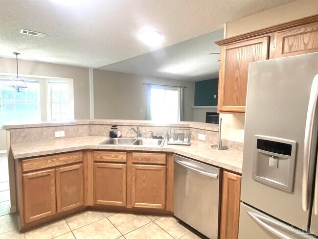 Building Photo - 6425 Sarasota St