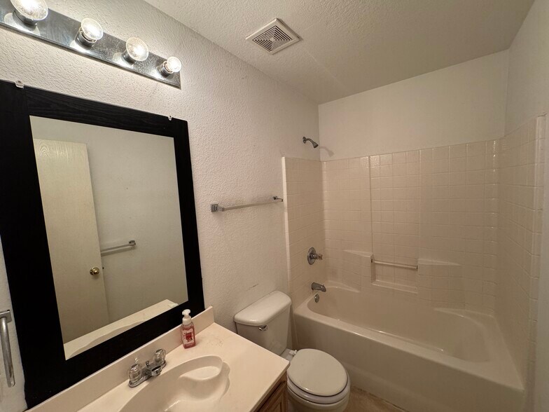 Hall Bath - 1814 McNeely St