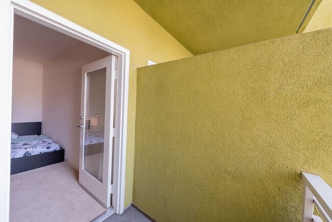 Building Photo - Element 436