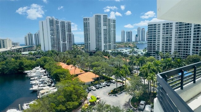 Building Photo - 3500 Mystic Pointe Dr