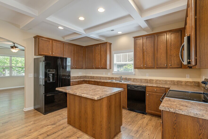 Building Photo - 35 Foxtail Ct