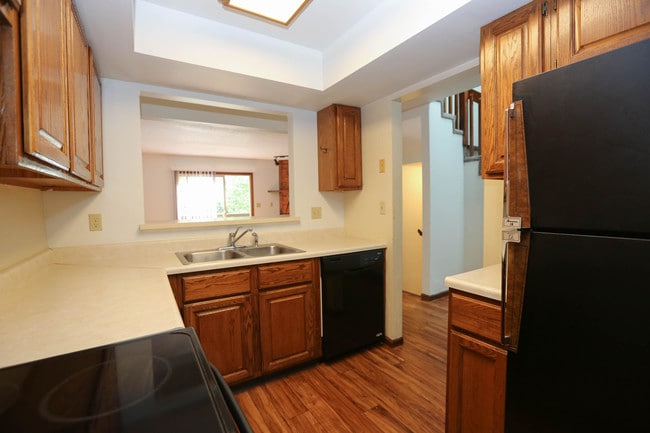 Building Photo - 439 Foxfire Dr