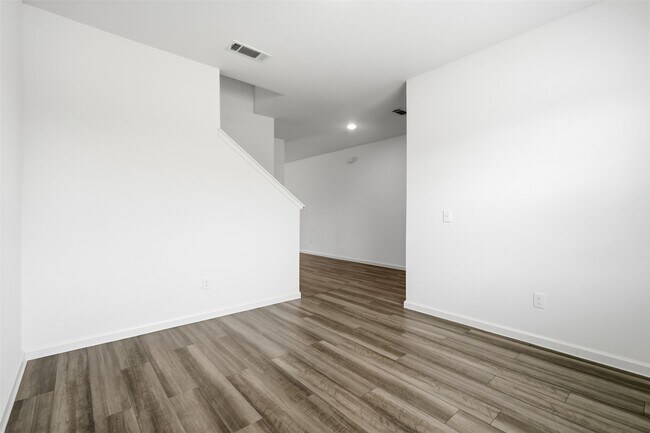 Building Photo - 21630 Cottage Ln