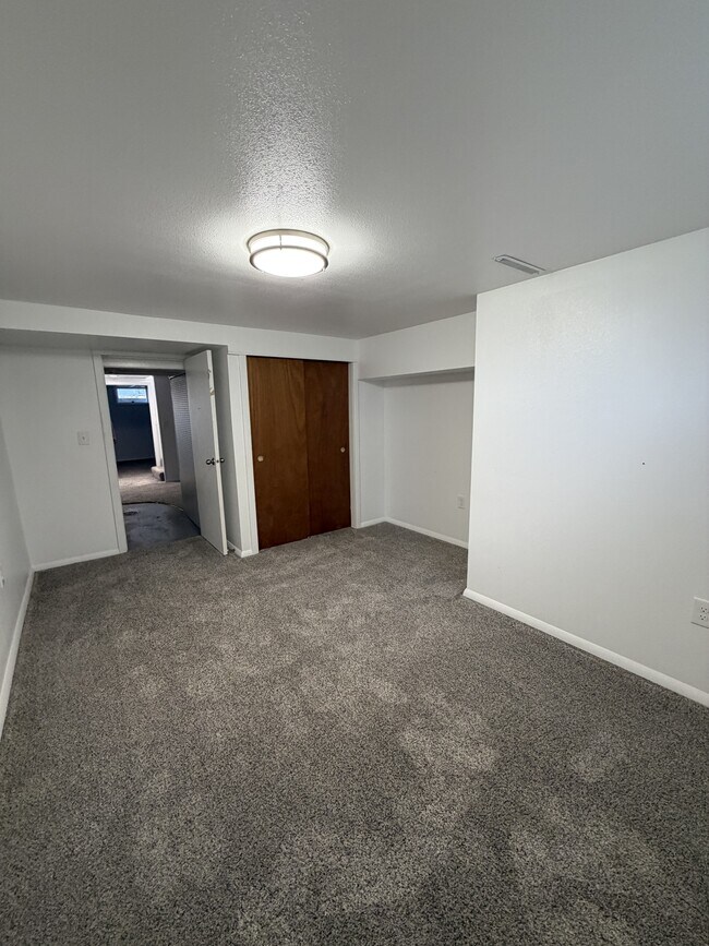 Building Photo - 2520 Lillis Ln