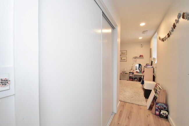 Building Photo - Newly Remodeled 4 Bedroom 2 Bath Home in Salt Lake City!!