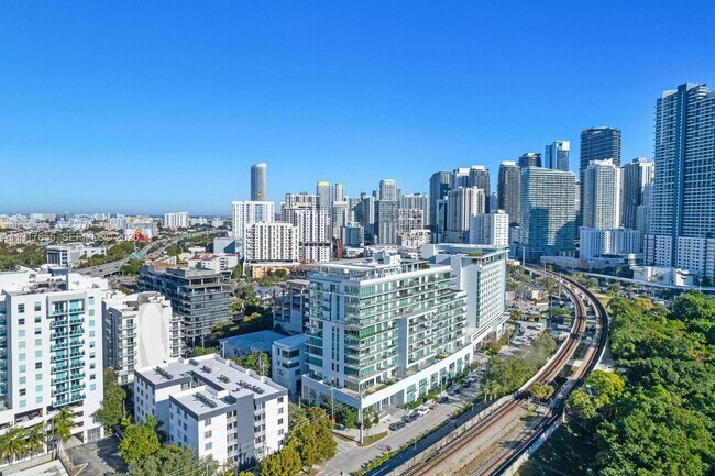 Building Photo - 1600 SW 1st Ave