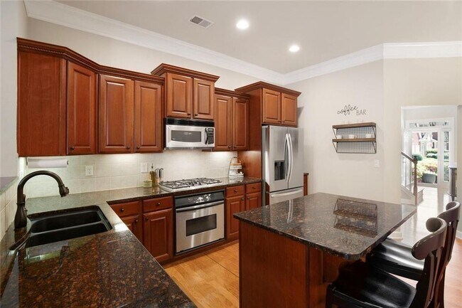 Building Photo - 1404 Lexington Dr
