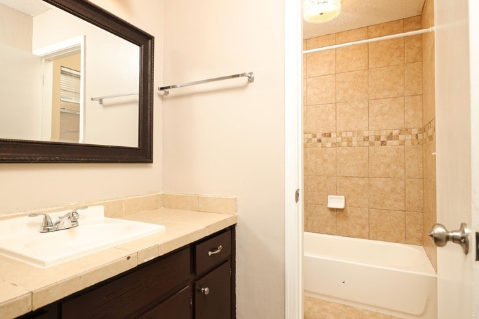 Building Photo - 5731 Roxboro Dr