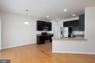 Building Photo - 327 Sydney Ln