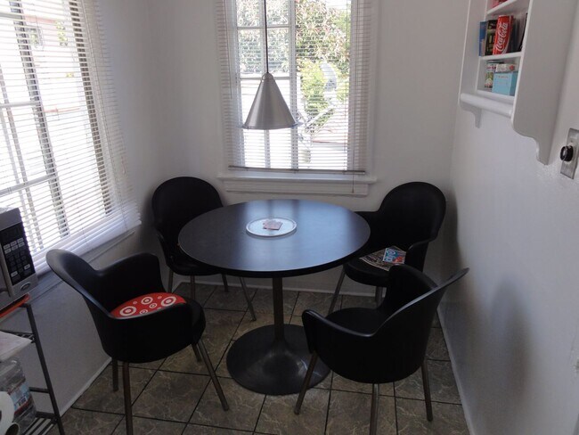 dining corner in kitchen - 8261 Romaine St